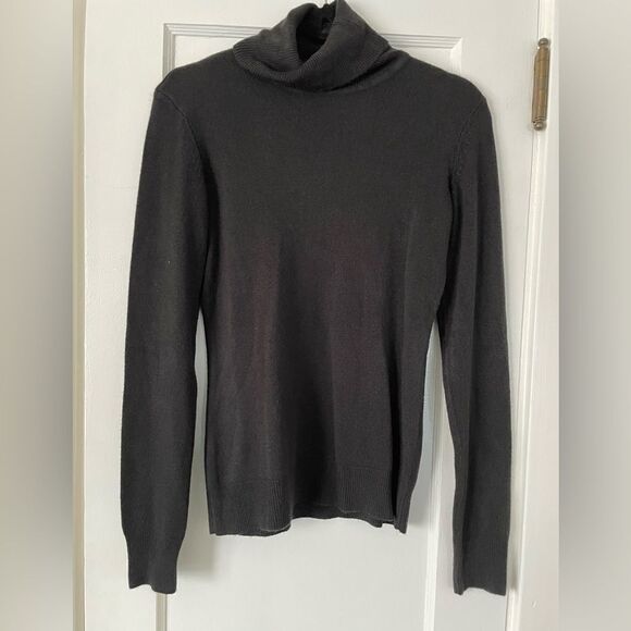 New York & Company | Women's Long Sleeve Turtle Neck Sweater | Size XS - Picture 1 of 3